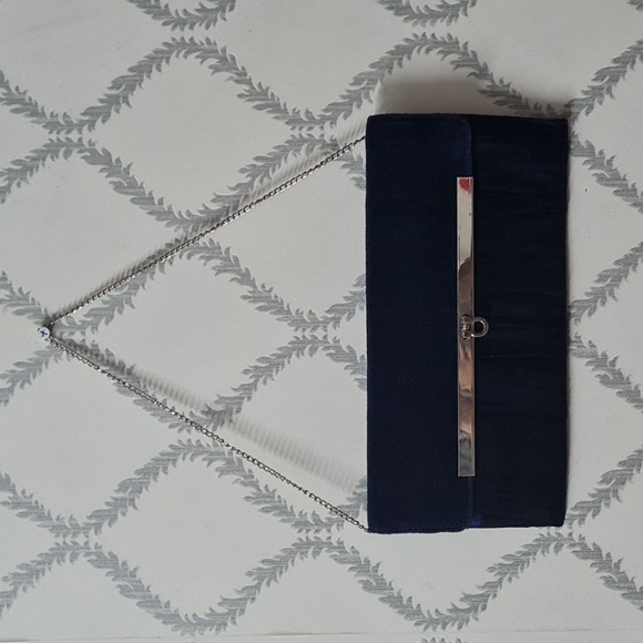 Handbags - Pochette sling.